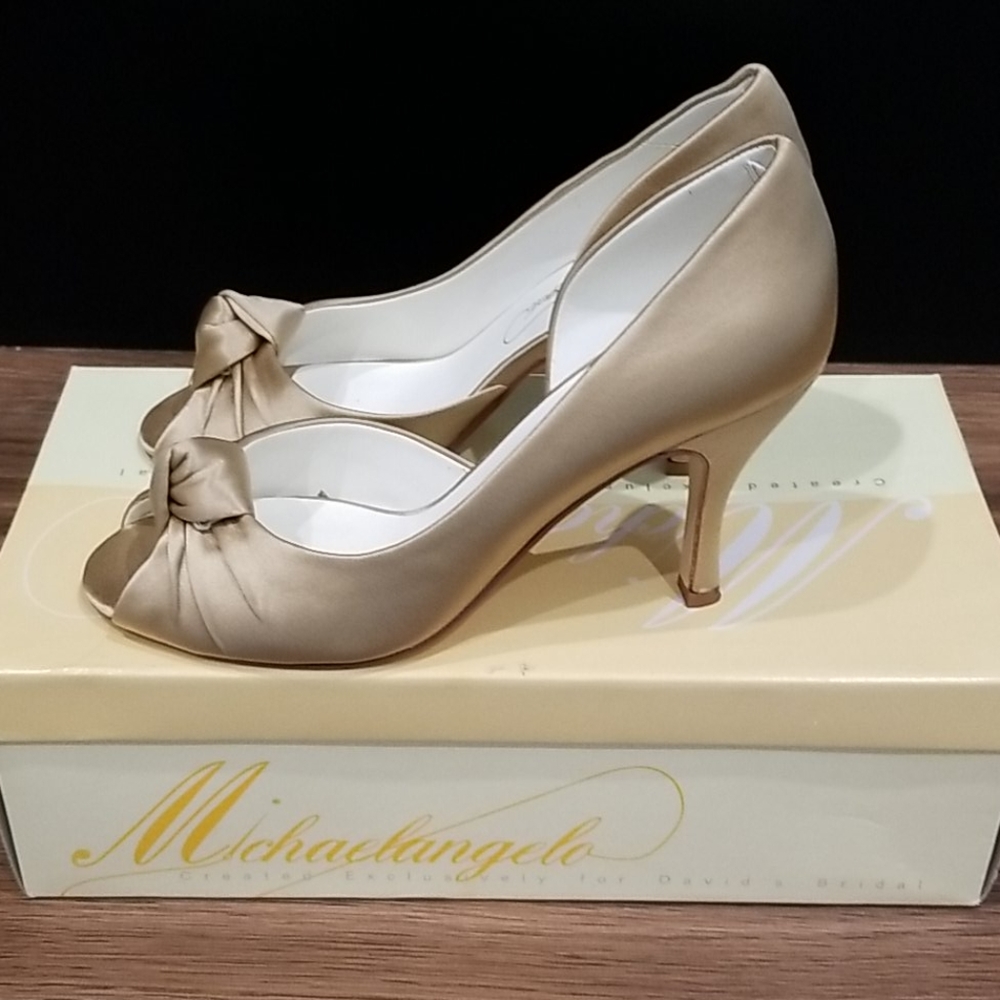 Michaelangelo peeptoe pump 6.5 gold